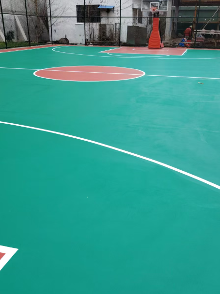 凌河 球场长期使用易出现地面开裂
